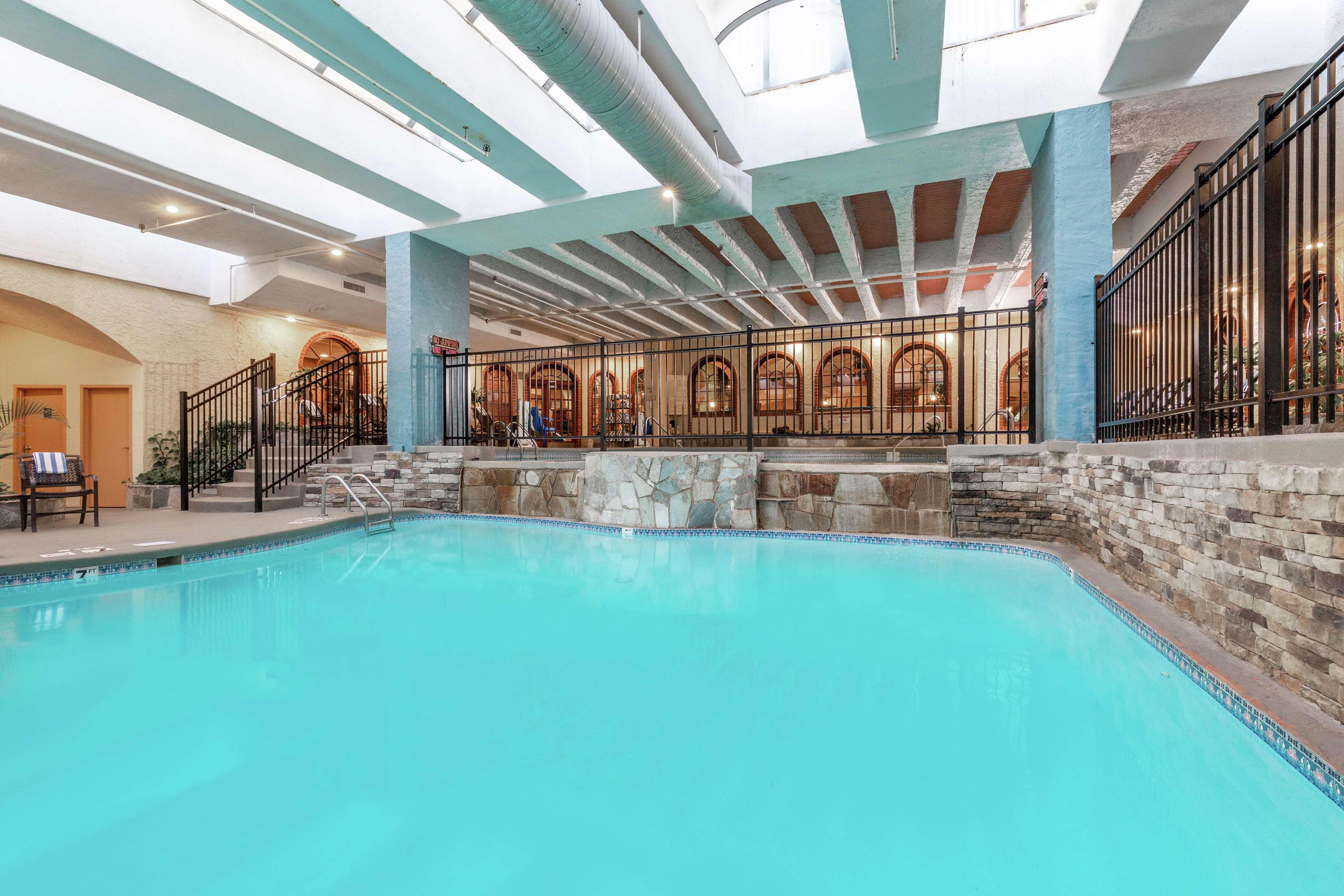 Embassy Suites By Hilton Kansas City Plaza Ngoại thất bức ảnh