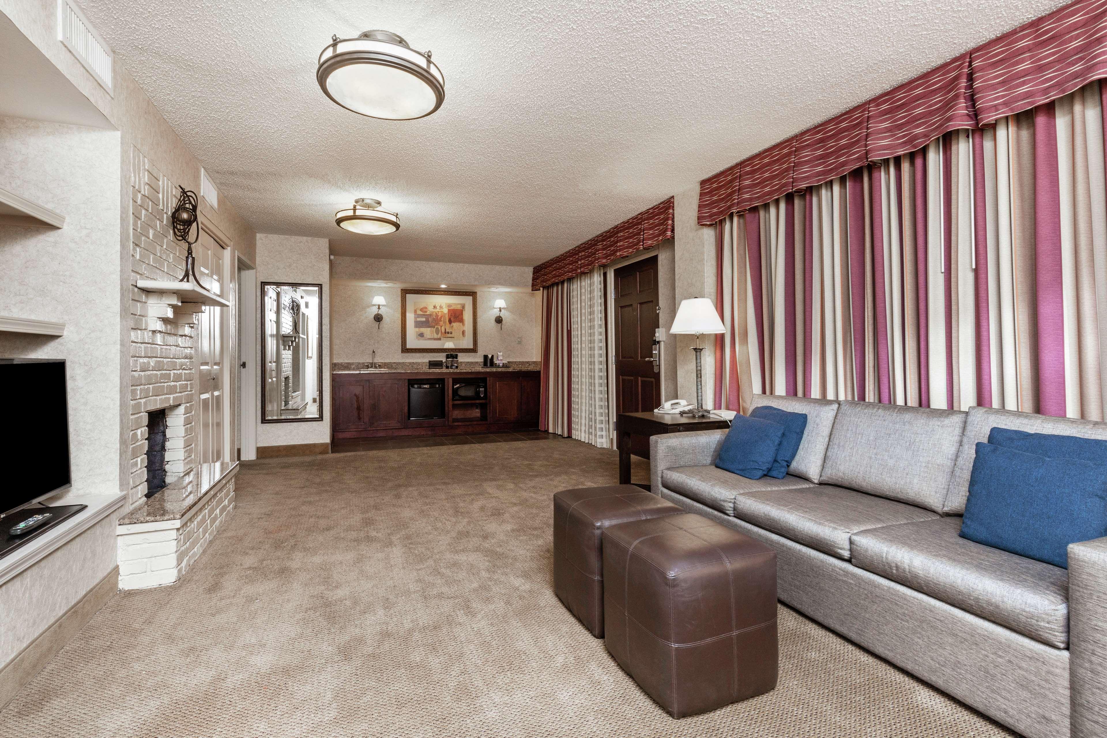 Embassy Suites By Hilton Kansas City Plaza Ngoại thất bức ảnh
