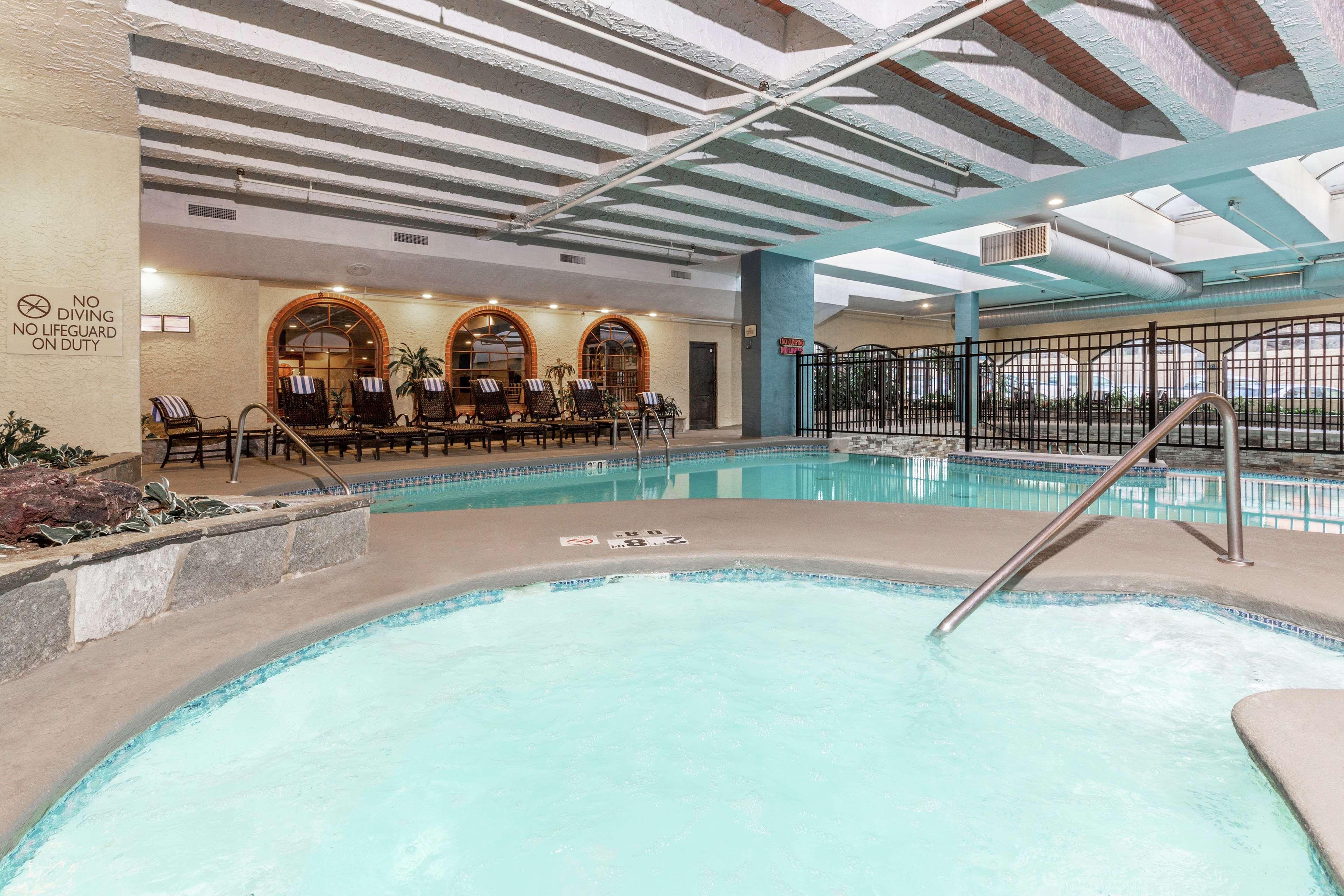 Embassy Suites By Hilton Kansas City Plaza Ngoại thất bức ảnh