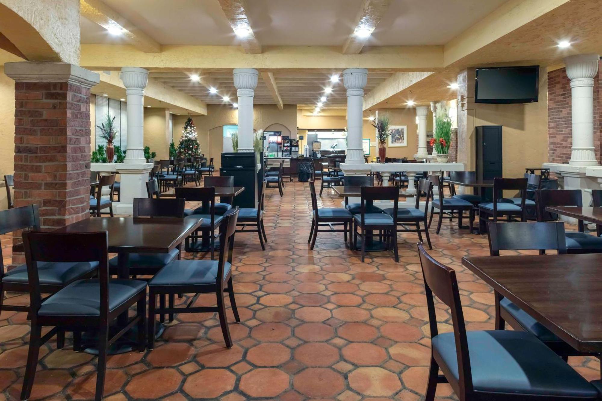 Embassy Suites By Hilton Kansas City Plaza Ngoại thất bức ảnh